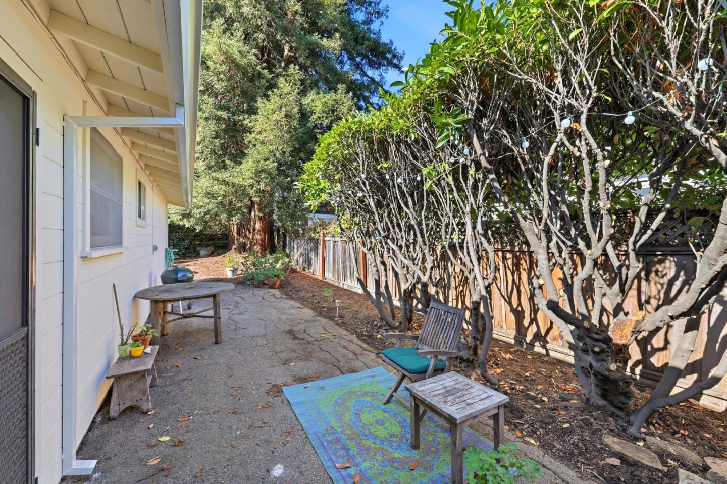Detail Gallery Image 16 of 23 For 429 Pope St, Menlo Park,  CA 94025 - 3 Beds | 1/1 Baths