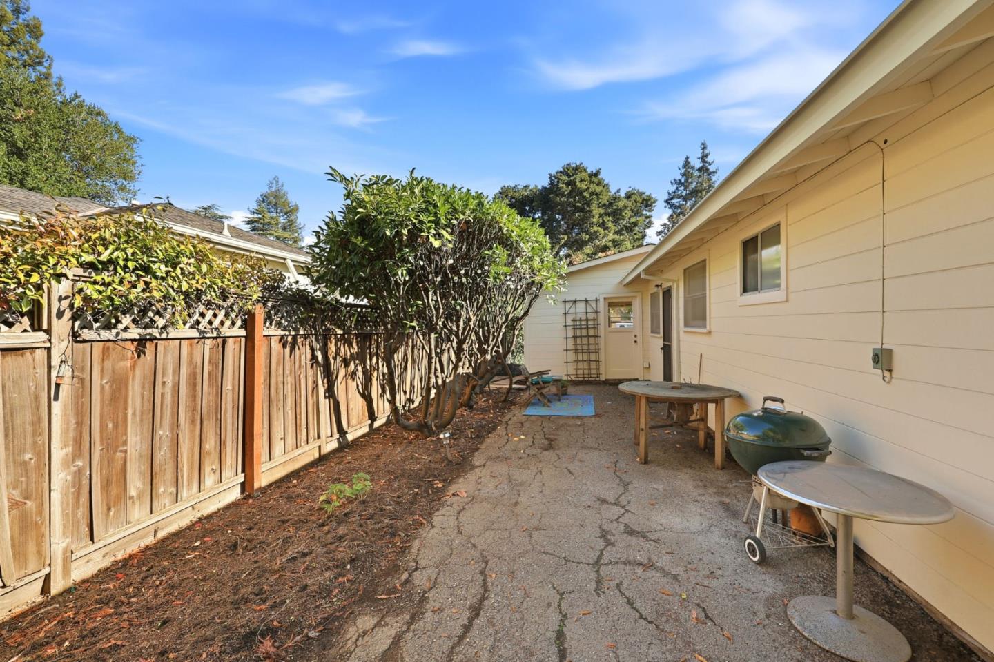 Detail Gallery Image 17 of 23 For 429 Pope St, Menlo Park,  CA 94025 - 3 Beds | 1/1 Baths
