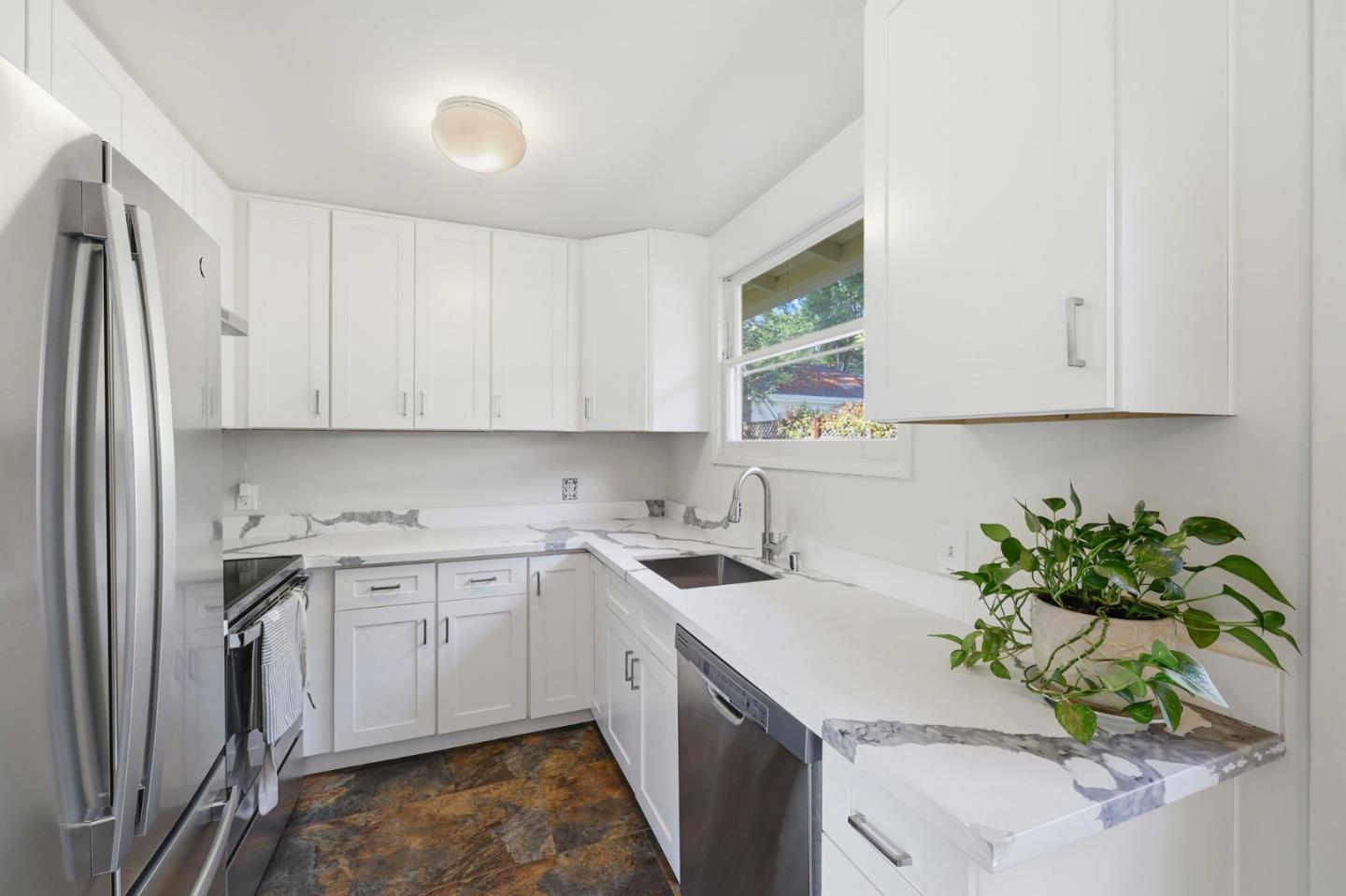 Detail Gallery Image 2 of 23 For 429 Pope St, Menlo Park,  CA 94025 - 3 Beds | 1/1 Baths