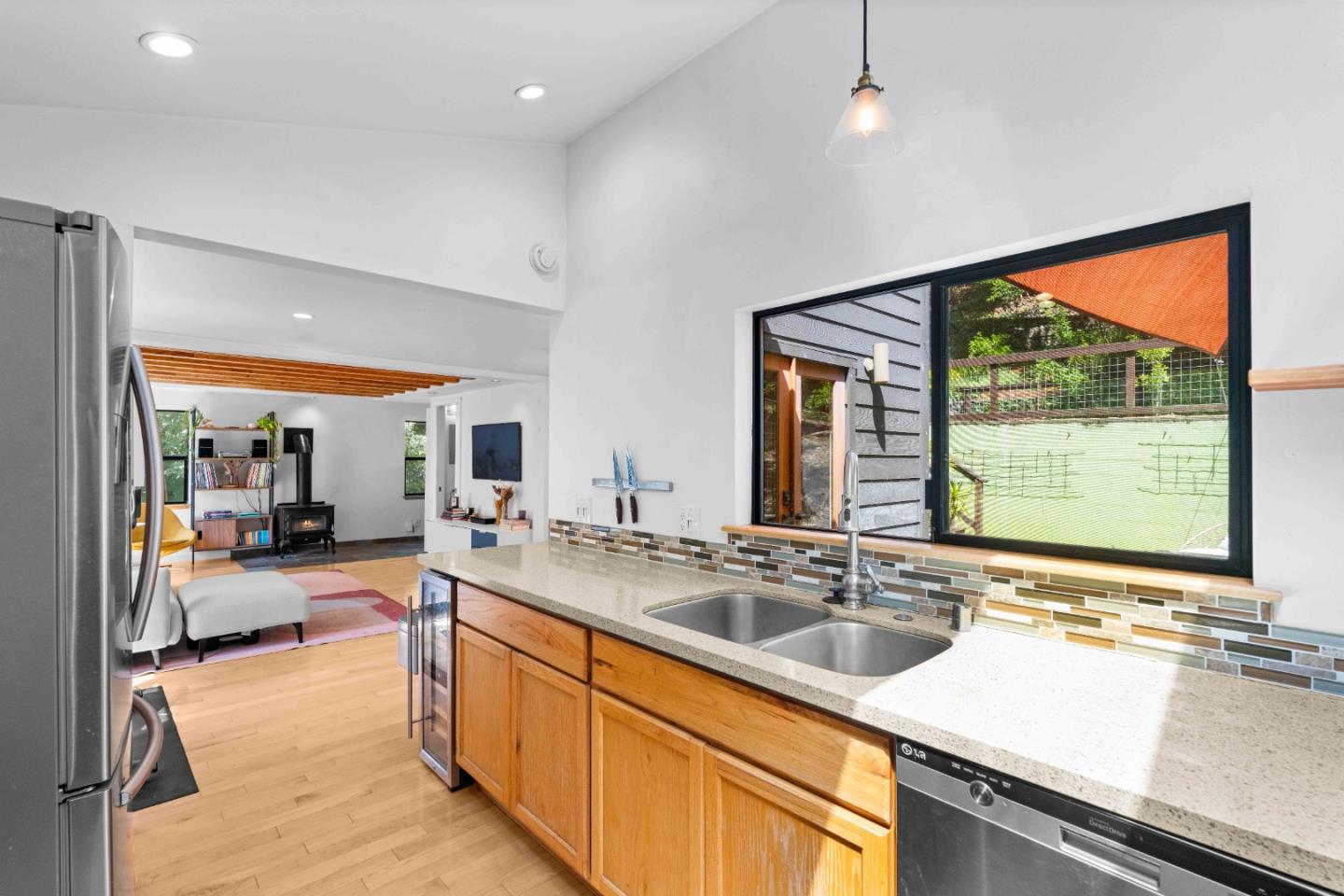 Detail Gallery Image 12 of 41 For 19060 Laurel Dr, Los Gatos,  CA 95033 - 2 Beds | 2/1 Baths