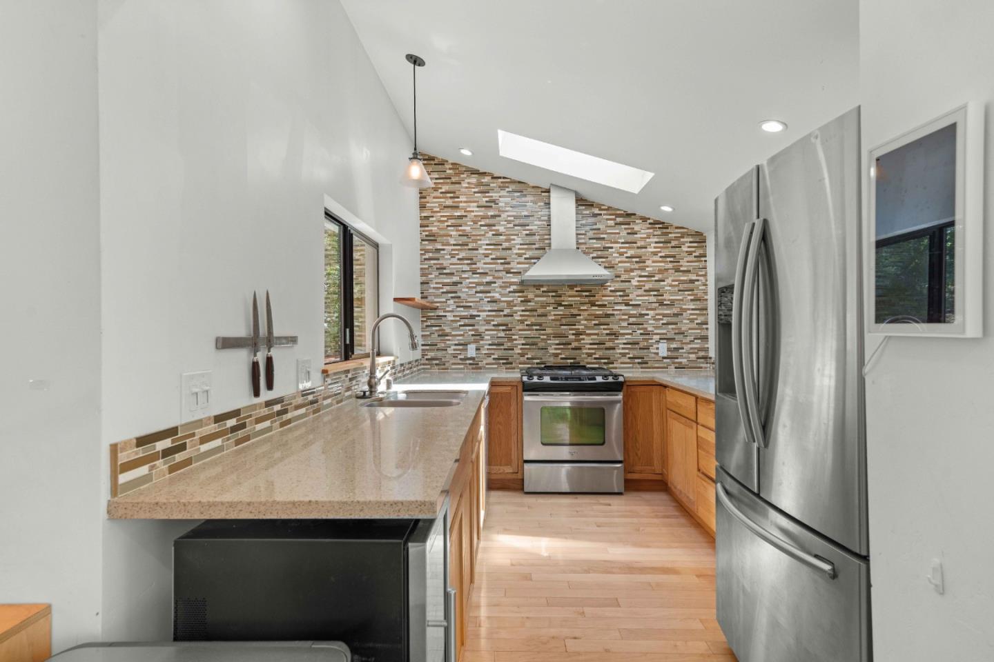 Detail Gallery Image 13 of 41 For 19060 Laurel Dr, Los Gatos,  CA 95033 - 2 Beds | 2/1 Baths