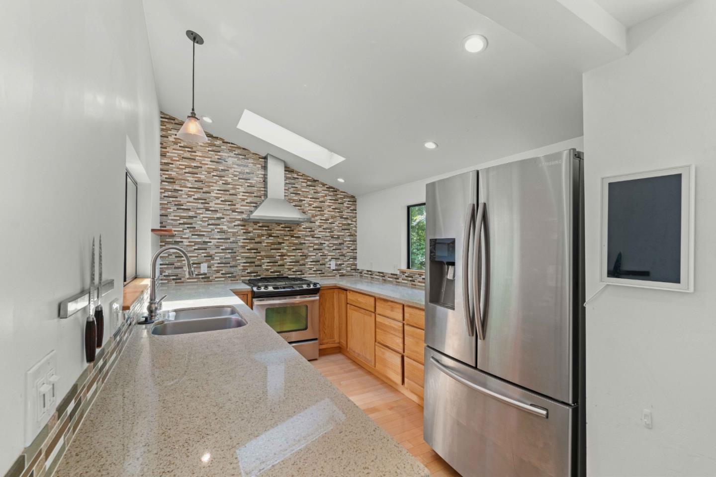 Detail Gallery Image 15 of 41 For 19060 Laurel Dr, Los Gatos,  CA 95033 - 2 Beds | 2/1 Baths