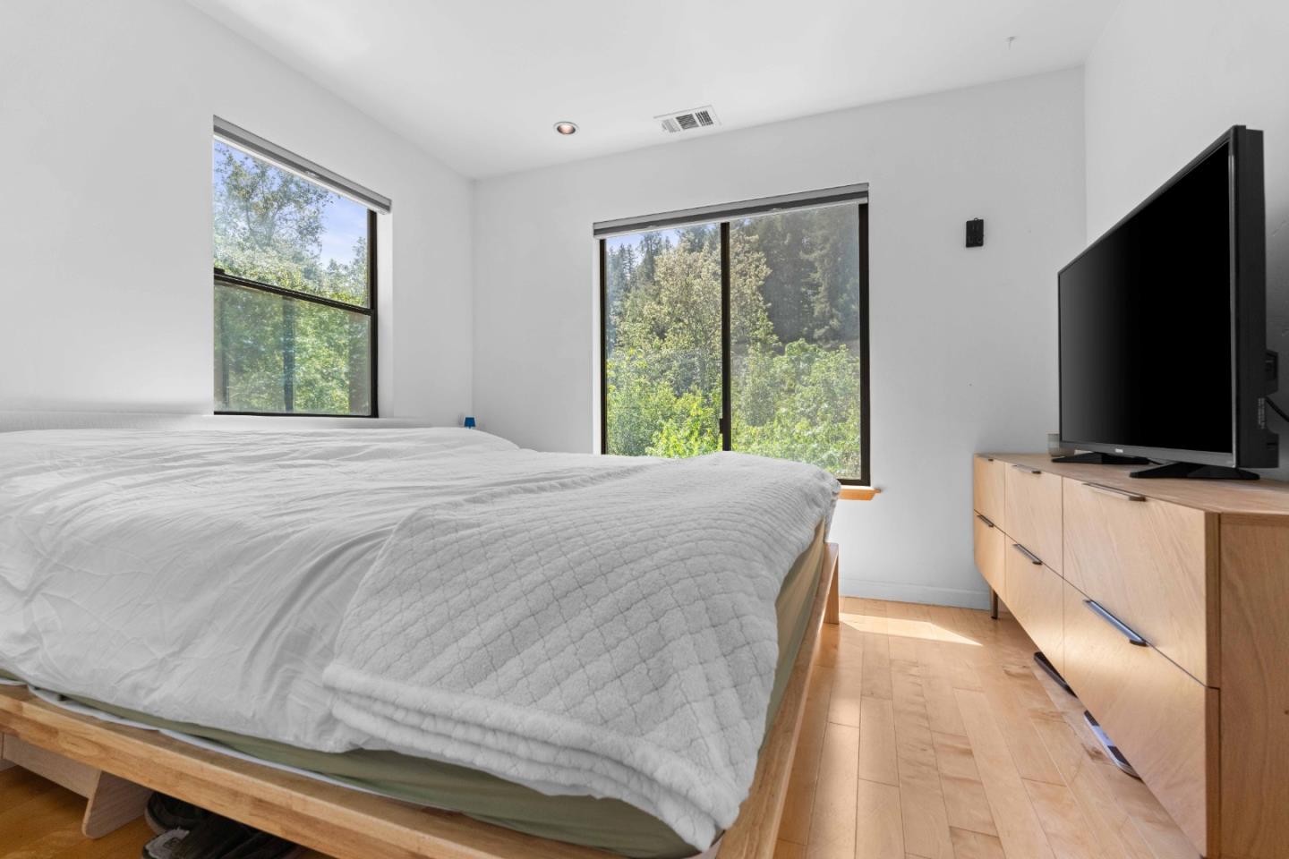 Detail Gallery Image 22 of 41 For 19060 Laurel Dr, Los Gatos,  CA 95033 - 2 Beds | 2/1 Baths