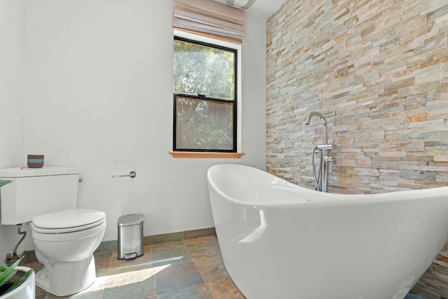 Detail Gallery Image 24 of 41 For 19060 Laurel Dr, Los Gatos,  CA 95033 - 2 Beds | 2/1 Baths