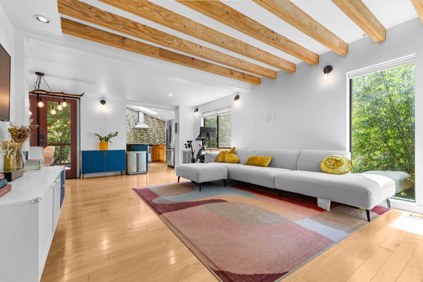 Detail Gallery Image 3 of 41 For 19060 Laurel Dr, Los Gatos,  CA 95033 - 2 Beds | 2/1 Baths