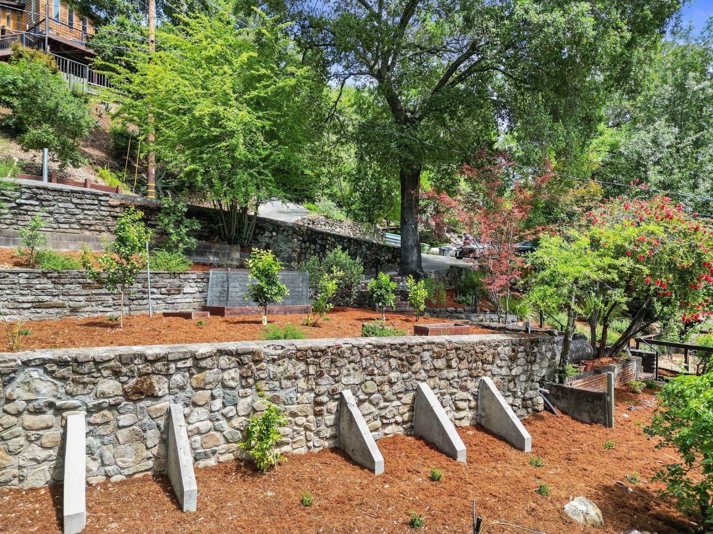 Detail Gallery Image 37 of 41 For 19060 Laurel Dr, Los Gatos,  CA 95033 - 2 Beds | 2/1 Baths