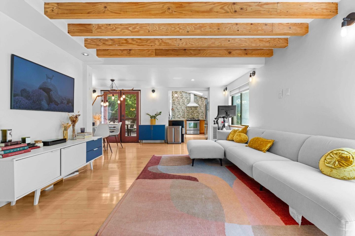 Detail Gallery Image 4 of 41 For 19060 Laurel Dr, Los Gatos,  CA 95033 - 2 Beds | 2/1 Baths