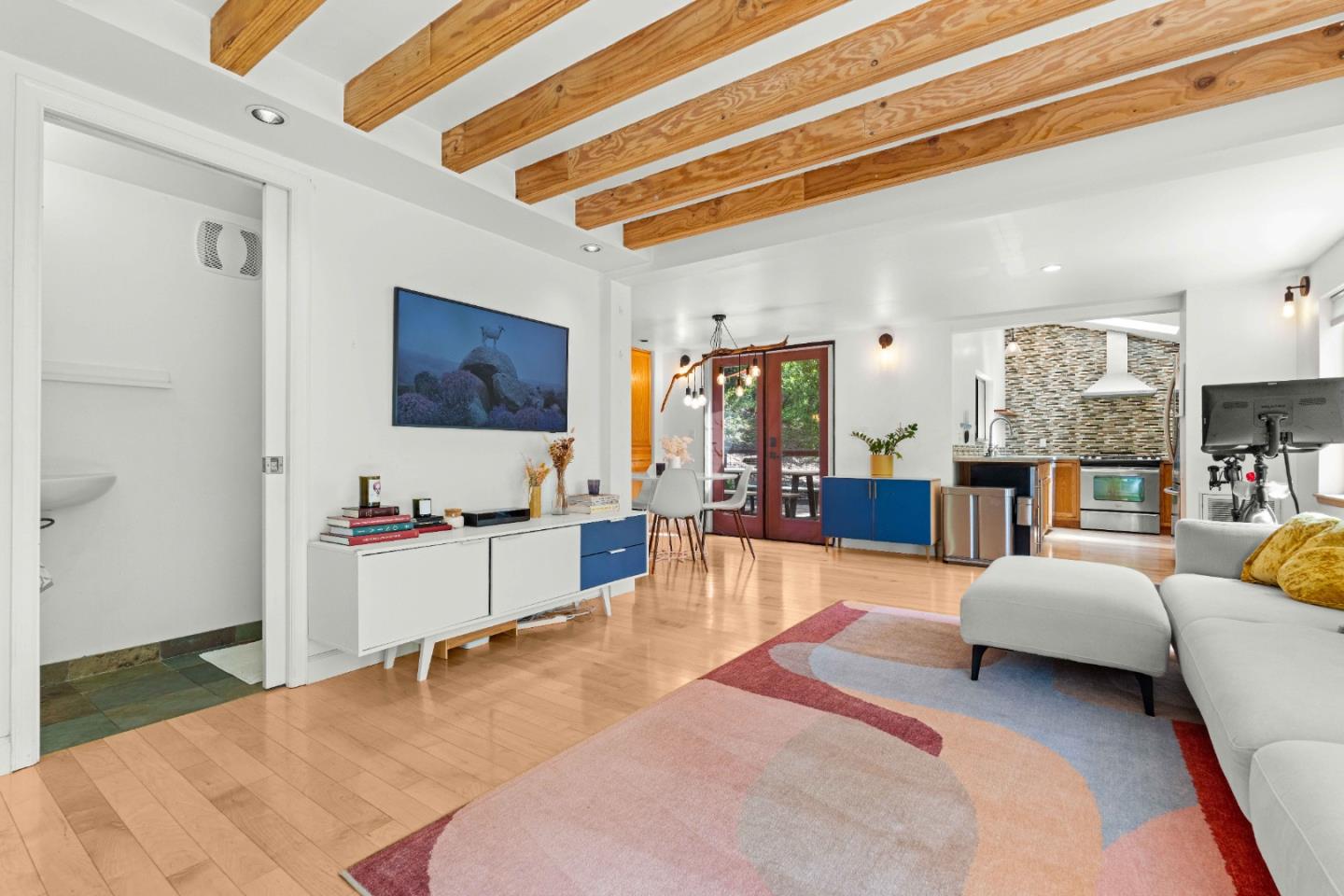 Detail Gallery Image 5 of 41 For 19060 Laurel Dr, Los Gatos,  CA 95033 - 2 Beds | 2/1 Baths