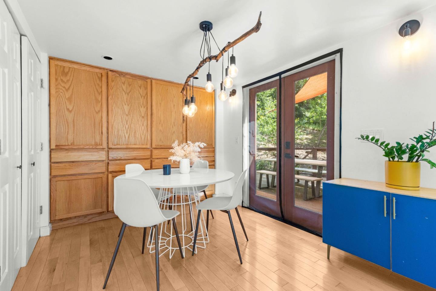 Detail Gallery Image 8 of 41 For 19060 Laurel Dr, Los Gatos,  CA 95033 - 2 Beds | 2/1 Baths