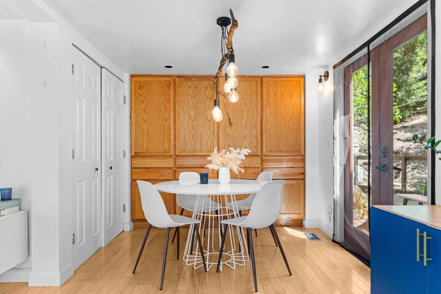 Detail Gallery Image 9 of 41 For 19060 Laurel Dr, Los Gatos,  CA 95033 - 2 Beds | 2/1 Baths