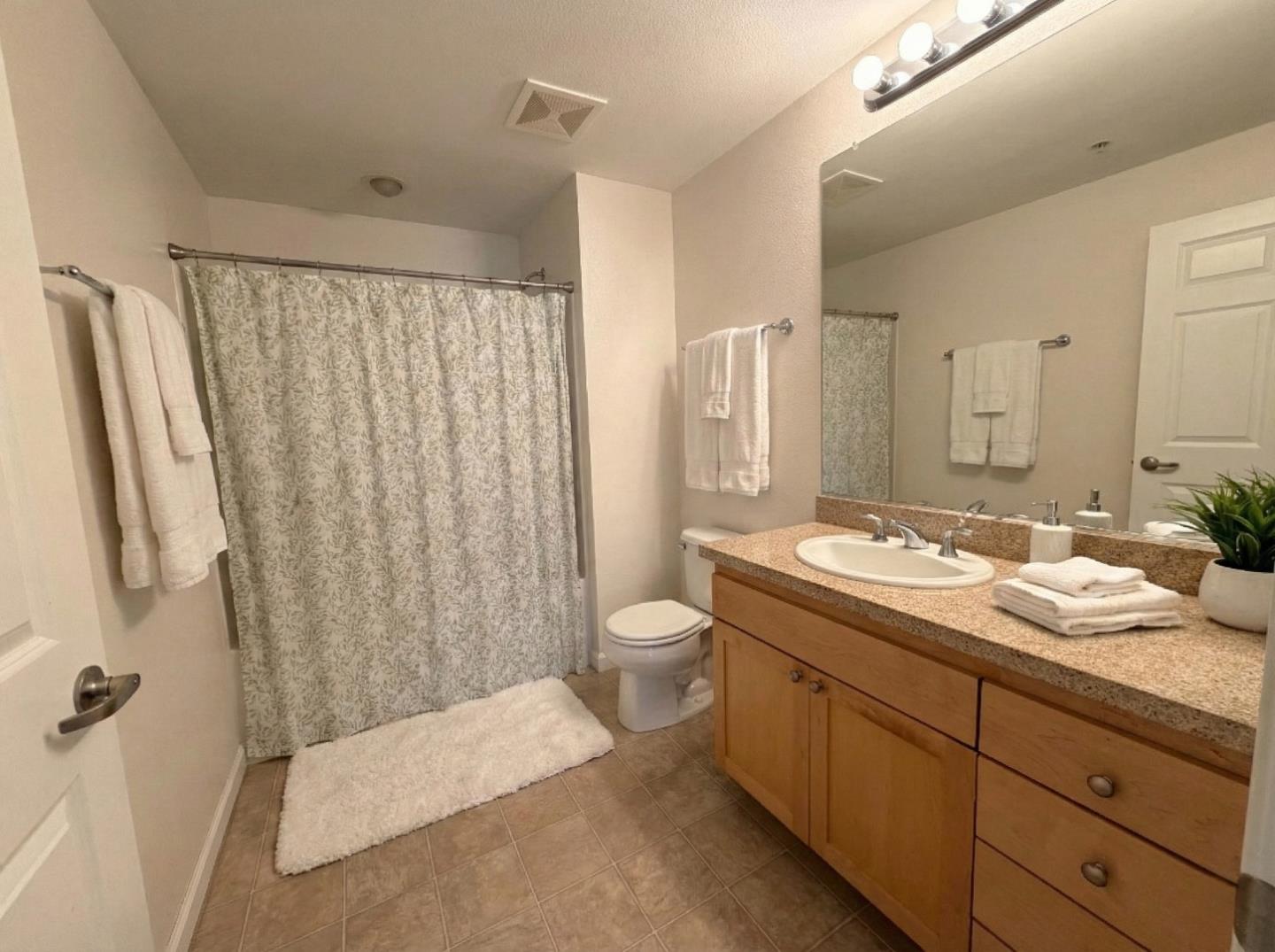 Detail Gallery Image 5 of 7 For 800 N 8th St #207,  San Jose,  CA 95112 - 2 Beds | 2 Baths