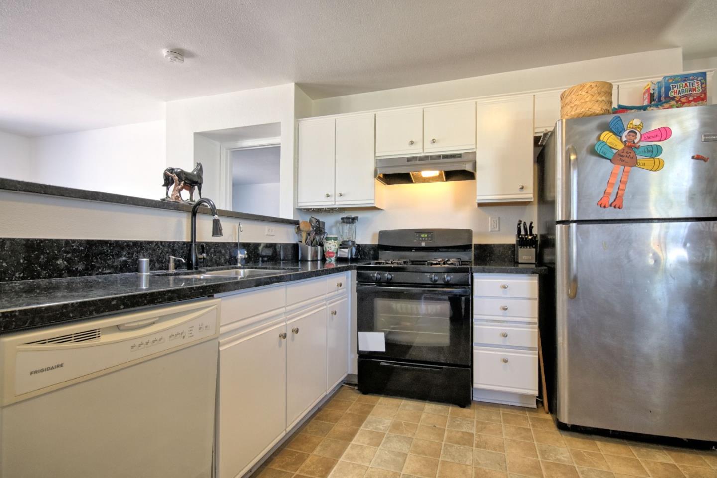 Detail Gallery Image 6 of 13 For 1064 Madrid St, Soledad,  CA 93960 - 4 Beds | 2 Baths