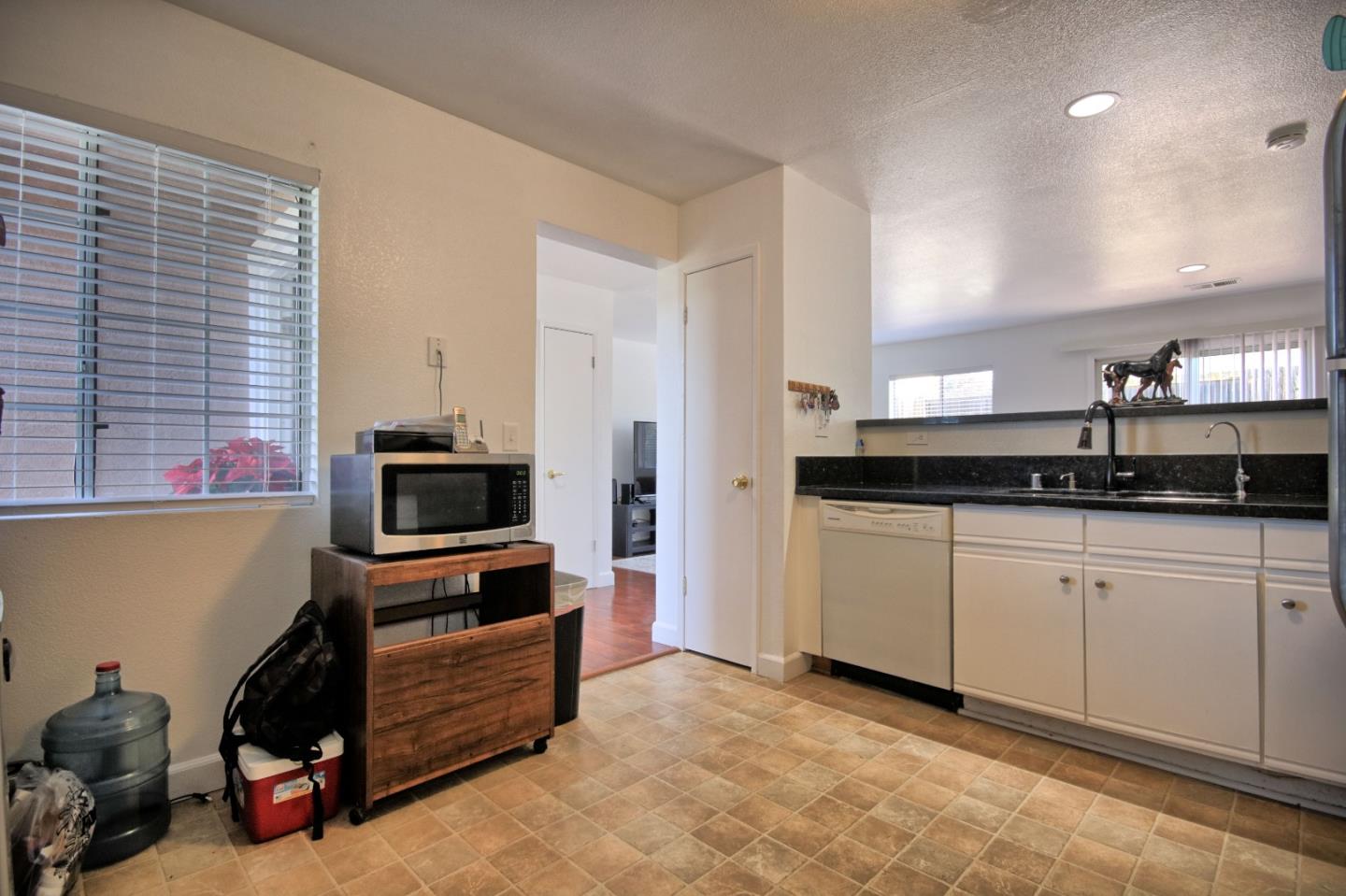 Detail Gallery Image 7 of 13 For 1064 Madrid St, Soledad,  CA 93960 - 4 Beds | 2 Baths