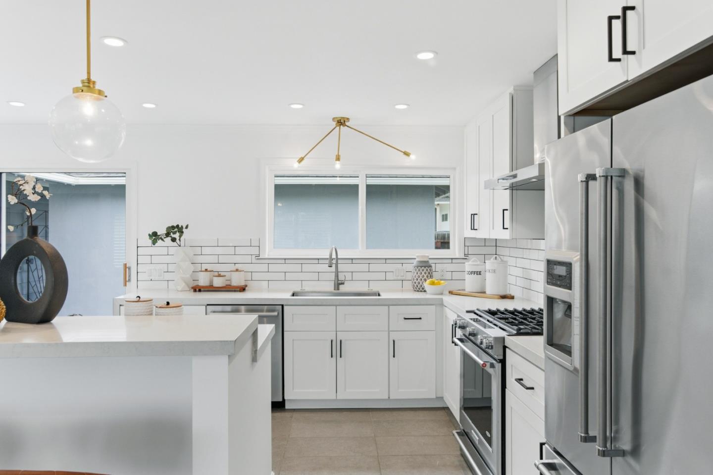 Detail Gallery Image 18 of 69 For 439 Yellowstone Dr, South San Francisco,  CA 94080 - 3 Beds | 2 Baths