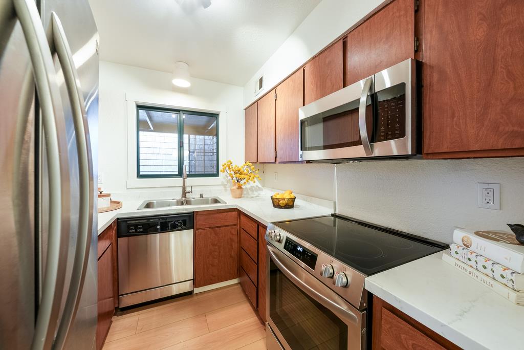Detail Gallery Image 13 of 37 For 318 Soquel Ave #D3,  Santa Cruz,  CA 95062 - 2 Beds | 2 Baths