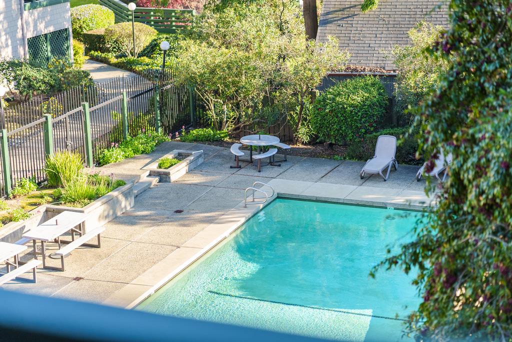 Detail Gallery Image 18 of 37 For 318 Soquel Ave #D3,  Santa Cruz,  CA 95062 - 2 Beds | 2 Baths