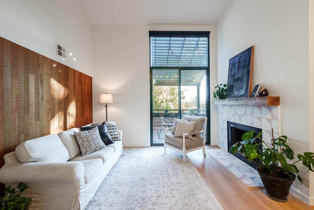 Detail Gallery Image 3 of 37 For 318 Soquel Ave #D3,  Santa Cruz,  CA 95062 - 2 Beds | 2 Baths