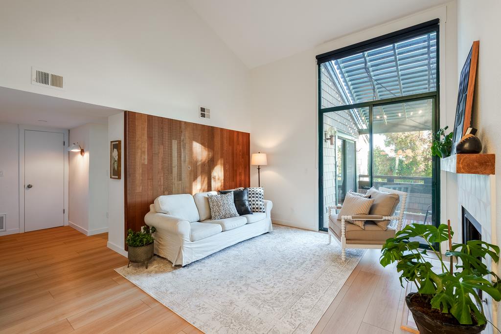 Detail Gallery Image 7 of 37 For 318 Soquel Ave #D3,  Santa Cruz,  CA 95062 - 2 Beds | 2 Baths