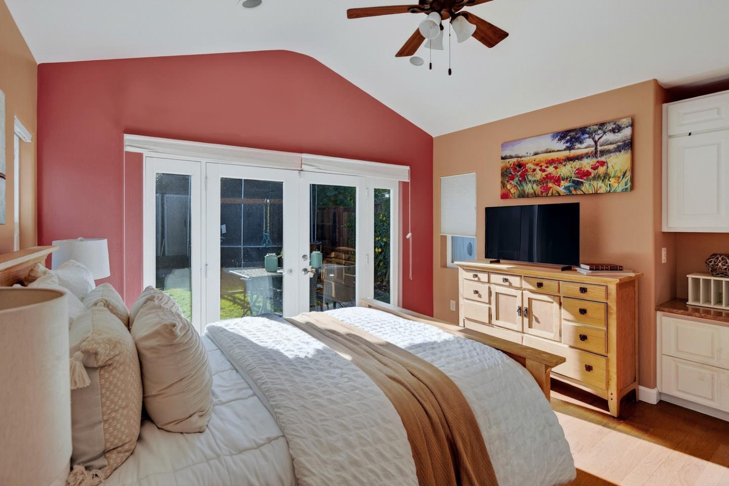 Detail Gallery Image 12 of 22 For 2100 Oberlin St, Palo Alto,  CA 94306 - 3 Beds | 2 Baths