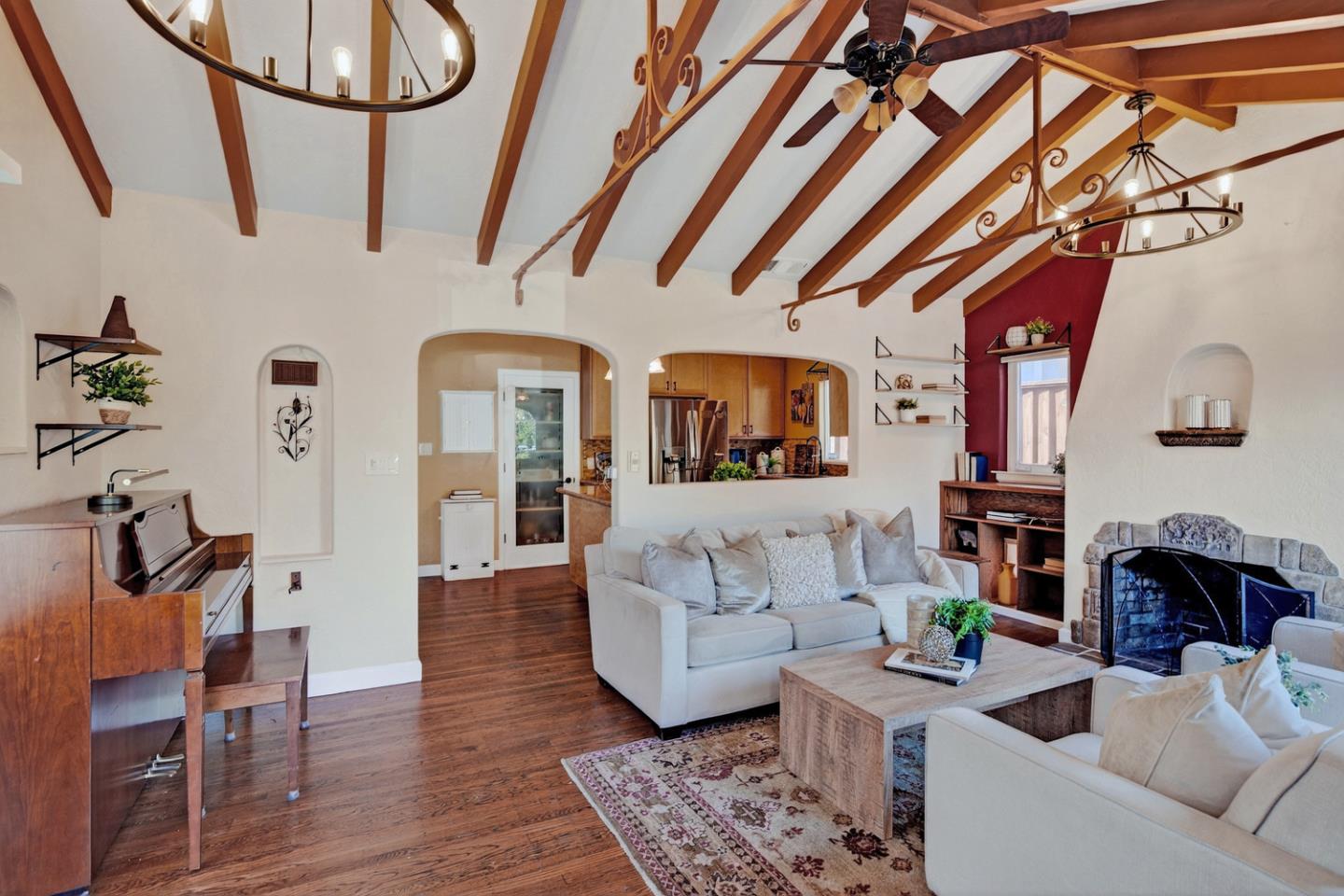 Detail Gallery Image 3 of 22 For 2100 Oberlin St, Palo Alto,  CA 94306 - 3 Beds | 2 Baths