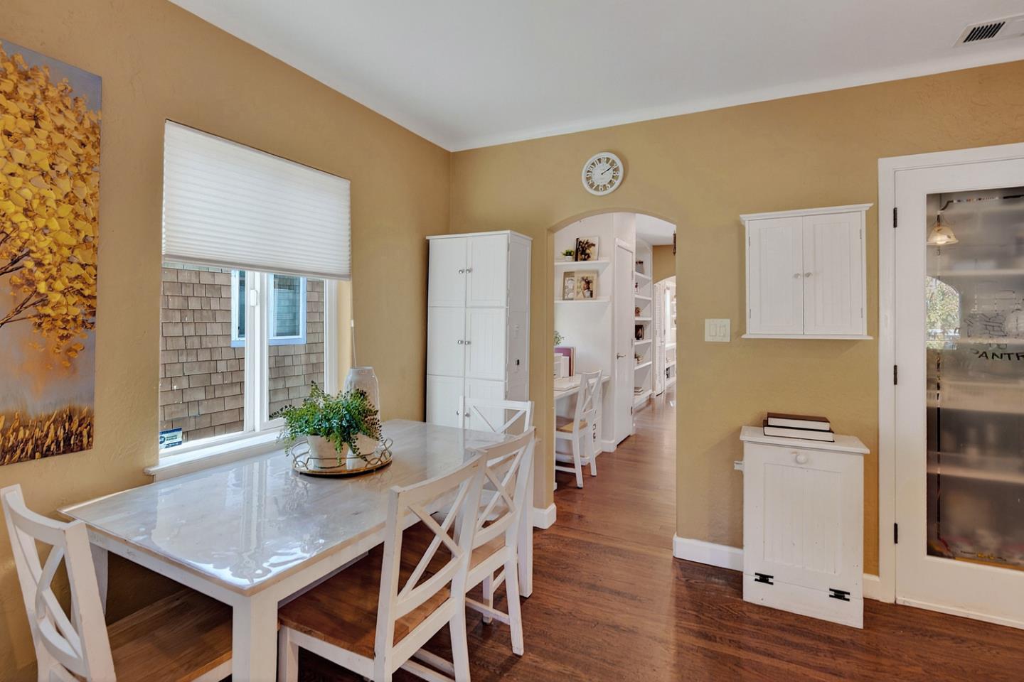 Detail Gallery Image 7 of 22 For 2100 Oberlin St, Palo Alto,  CA 94306 - 3 Beds | 2 Baths