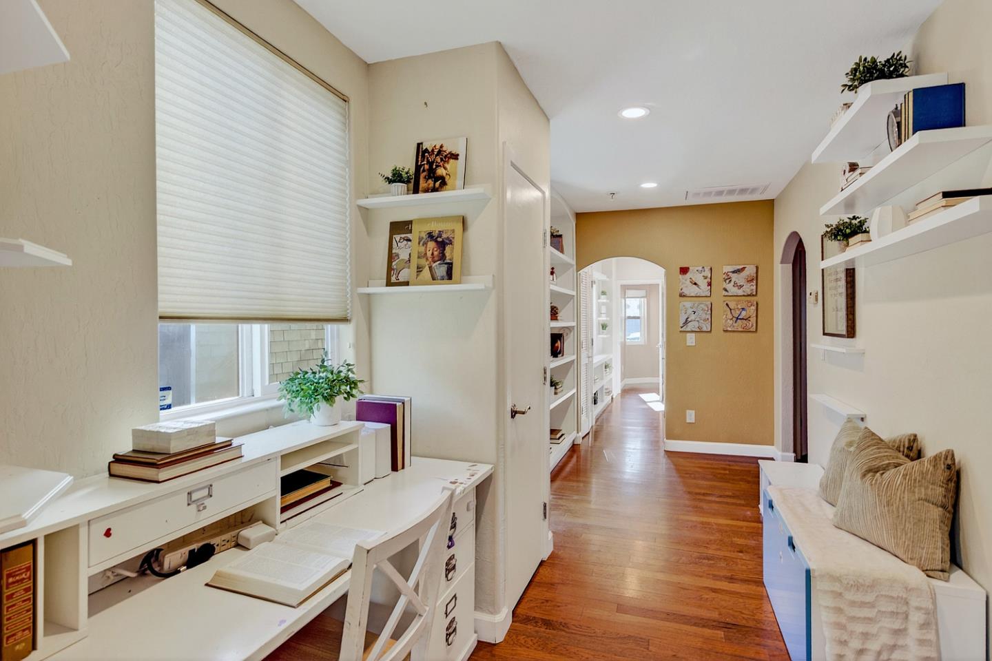 Detail Gallery Image 8 of 22 For 2100 Oberlin St, Palo Alto,  CA 94306 - 3 Beds | 2 Baths