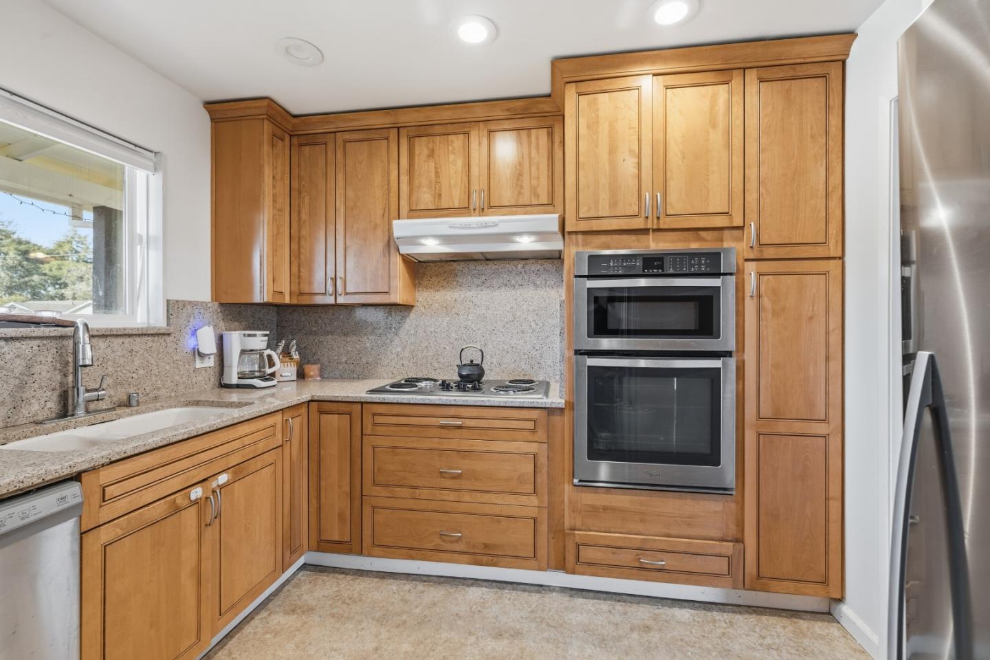 Detail Gallery Image 10 of 71 For 120 Corinne Ave, Santa Cruz,  CA 95065 - 3 Beds | 2 Baths