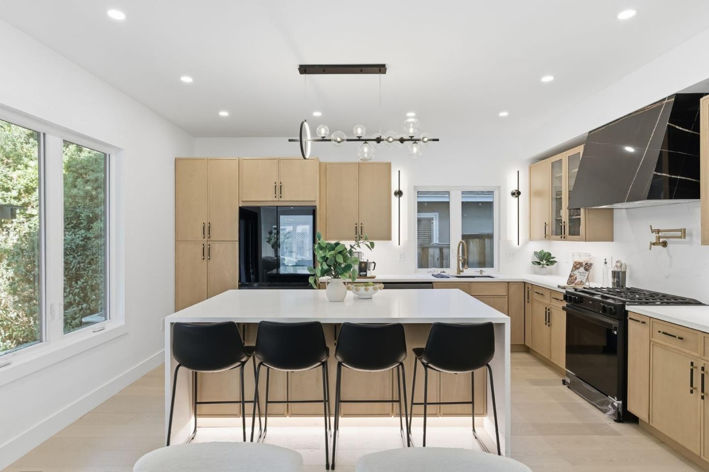 Detail Gallery Image 10 of 44 For 1748 Crane Ave, Mountain View,  CA 94040 - 4 Beds | 3/1 Baths