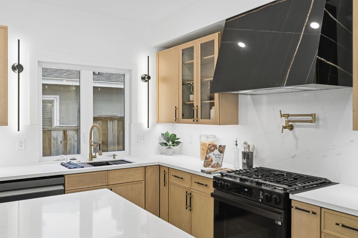 Detail Gallery Image 7 of 44 For 1748 Crane Ave, Mountain View,  CA 94040 - 4 Beds | 3/1 Baths