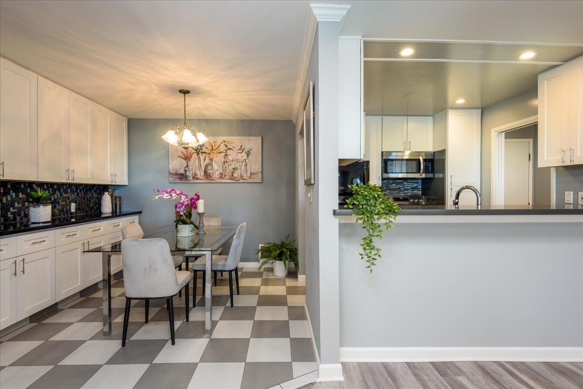 Detail Gallery Image 12 of 36 For 222 Laurel St #101,  San Carlos,  CA 94070 - 2 Beds | 2 Baths