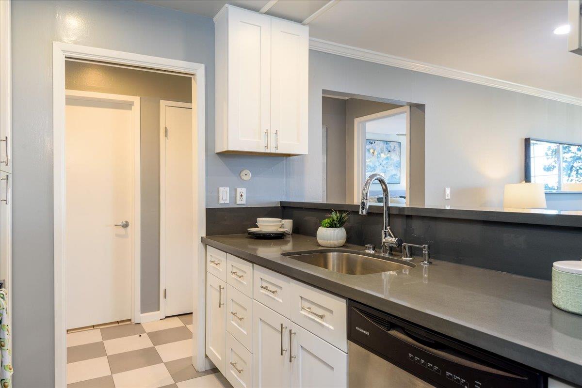Detail Gallery Image 15 of 36 For 222 Laurel St #101,  San Carlos,  CA 94070 - 2 Beds | 2 Baths