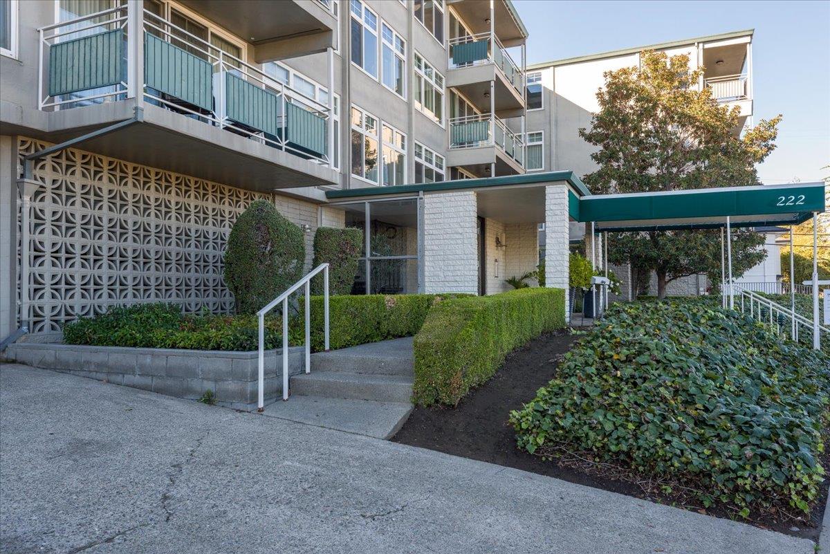Detail Gallery Image 3 of 36 For 222 Laurel St #101,  San Carlos,  CA 94070 - 2 Beds | 2 Baths