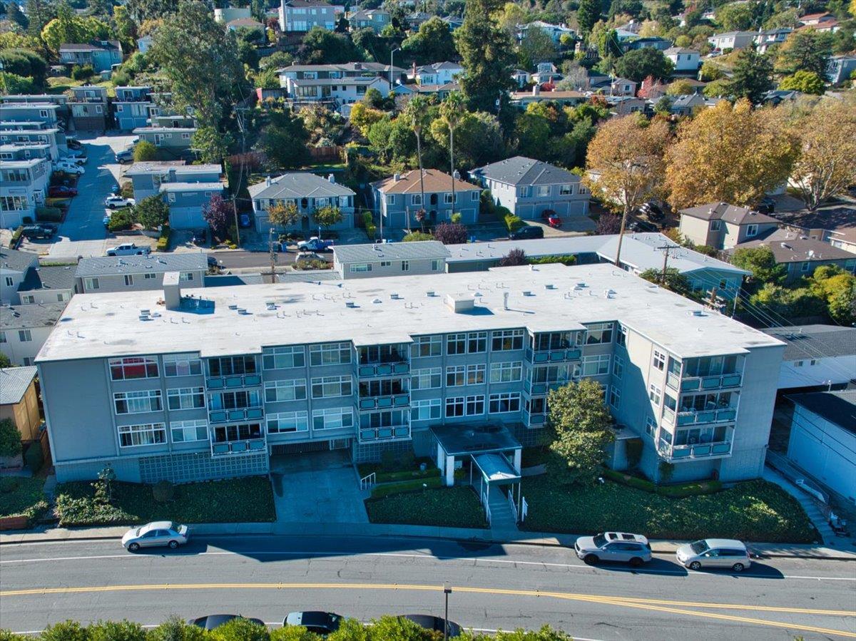 Detail Gallery Image 31 of 36 For 222 Laurel St #101,  San Carlos,  CA 94070 - 2 Beds | 2 Baths