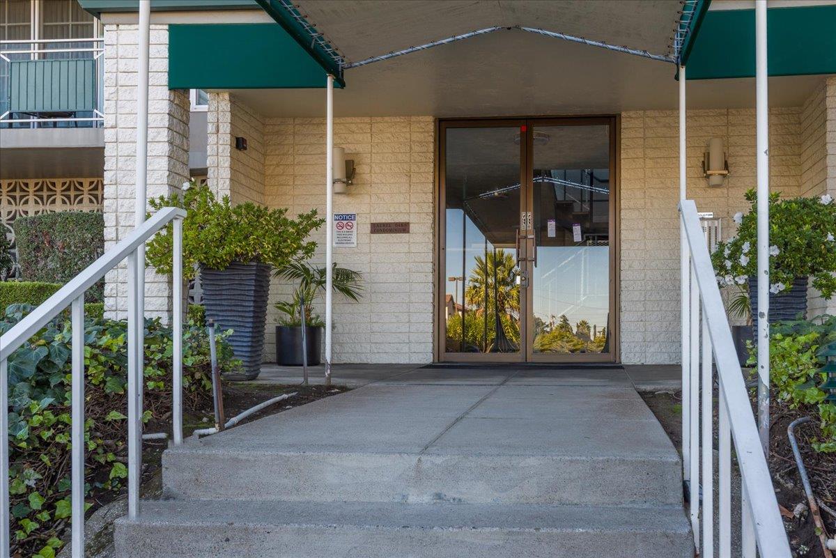 Detail Gallery Image 4 of 36 For 222 Laurel St #101,  San Carlos,  CA 94070 - 2 Beds | 2 Baths