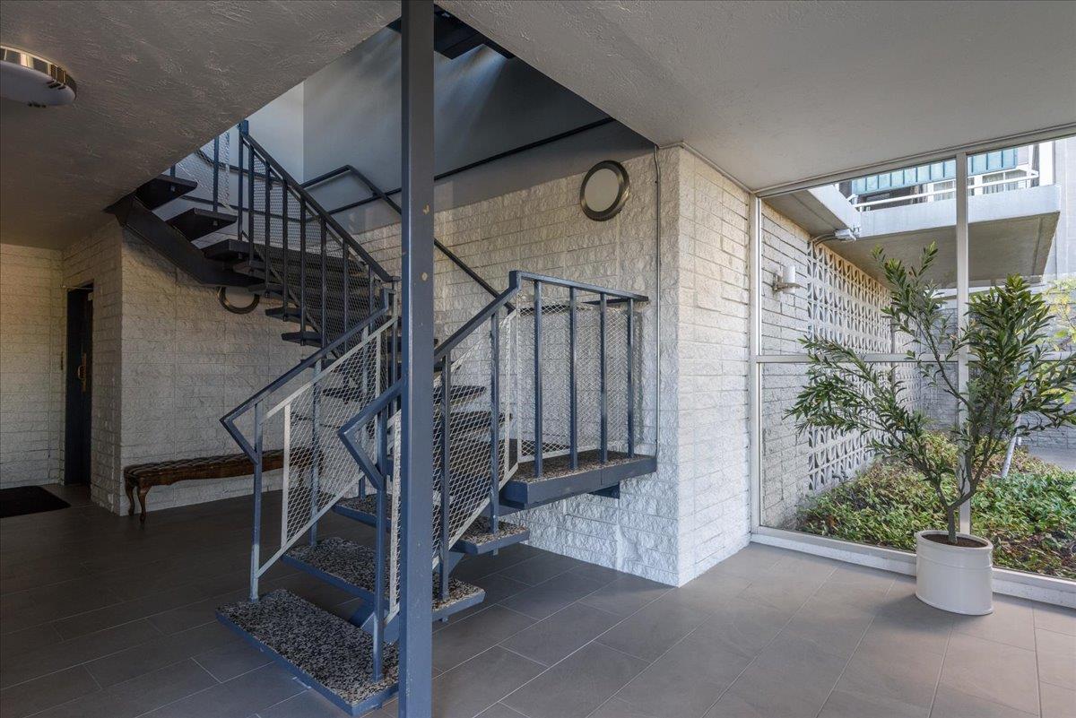 Detail Gallery Image 5 of 36 For 222 Laurel St #101,  San Carlos,  CA 94070 - 2 Beds | 2 Baths