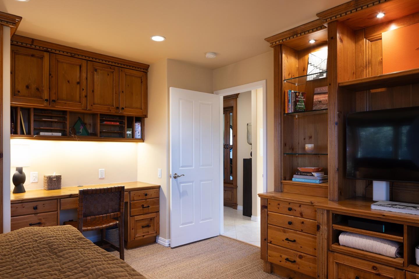 Detail Gallery Image 11 of 37 For 261 Del Mesa Carmel, Carmel,  CA 93923 - 2 Beds | 2 Baths