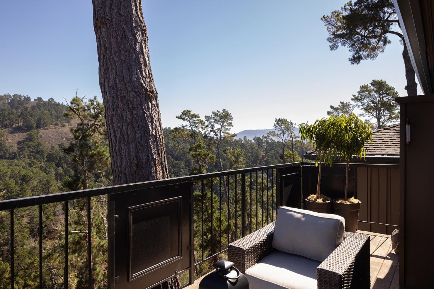 Detail Gallery Image 2 of 37 For 261 Del Mesa Carmel, Carmel,  CA 93923 - 2 Beds | 2 Baths