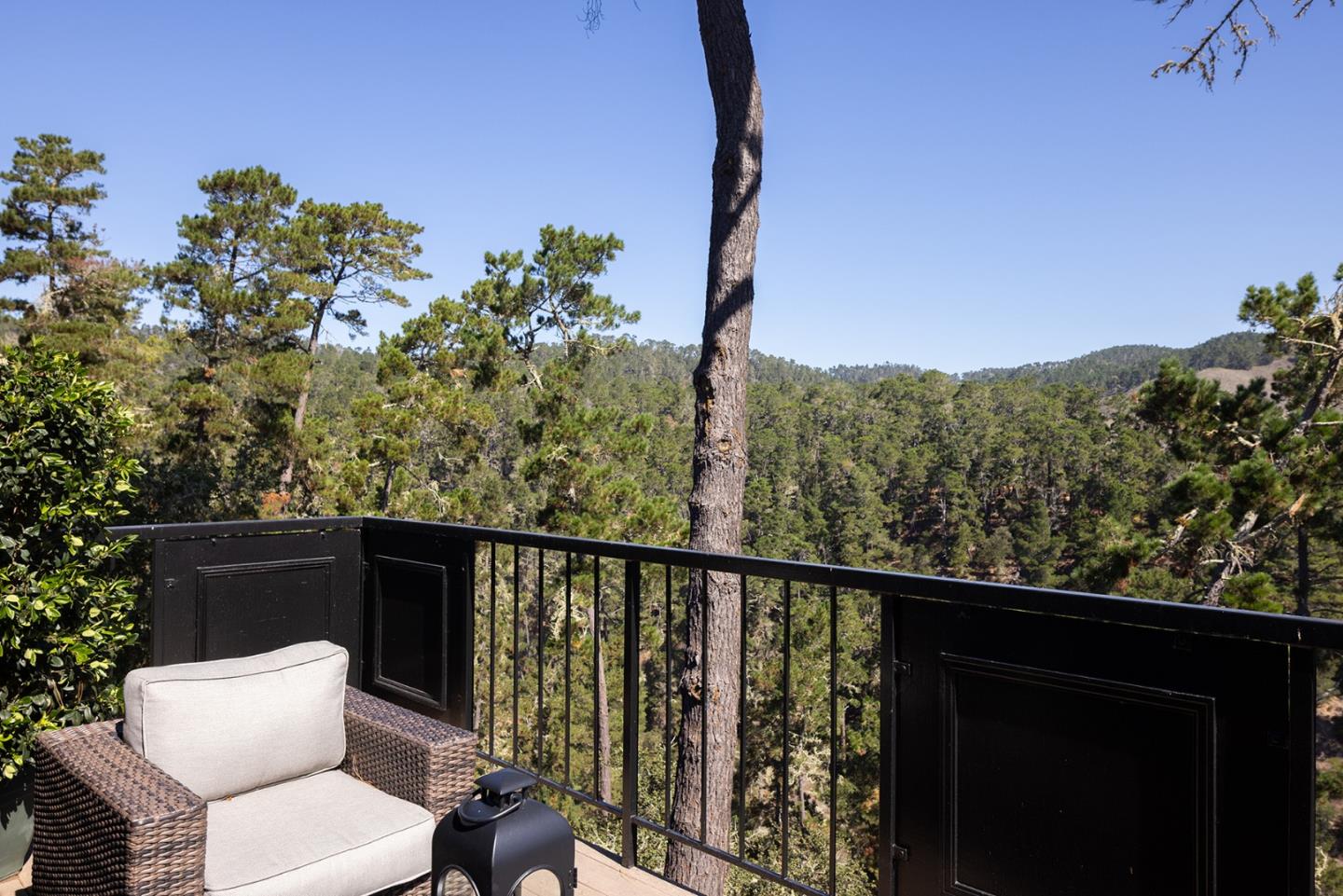 Detail Gallery Image 4 of 37 For 261 Del Mesa Carmel, Carmel,  CA 93923 - 2 Beds | 2 Baths