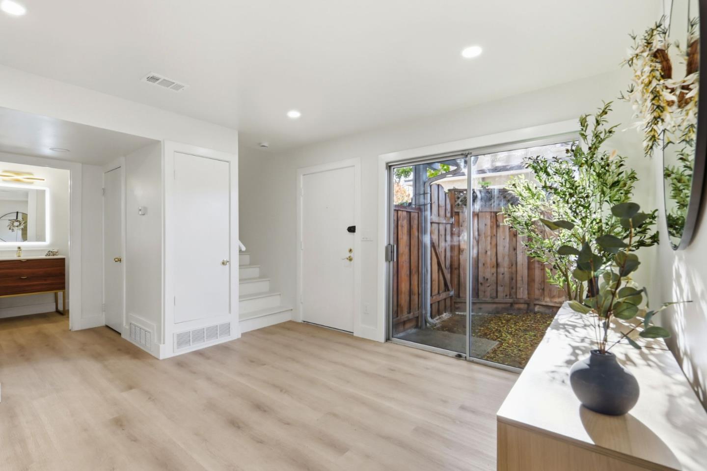 Detail Gallery Image 14 of 40 For 451 Carpentier Way, San Jose,  CA 95111 - 4 Beds | 2/1 Baths