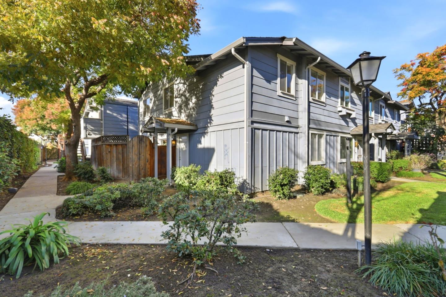 Detail Gallery Image 2 of 40 For 451 Carpentier Way, San Jose,  CA 95111 - 4 Beds | 2/1 Baths