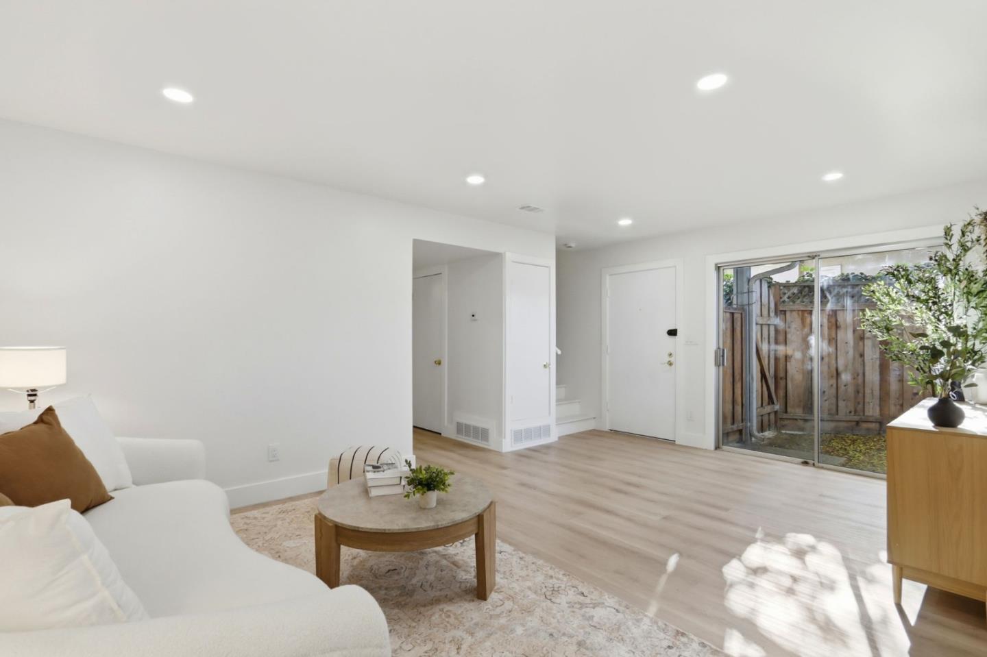 Detail Gallery Image 6 of 40 For 451 Carpentier Way, San Jose,  CA 95111 - 4 Beds | 2/1 Baths