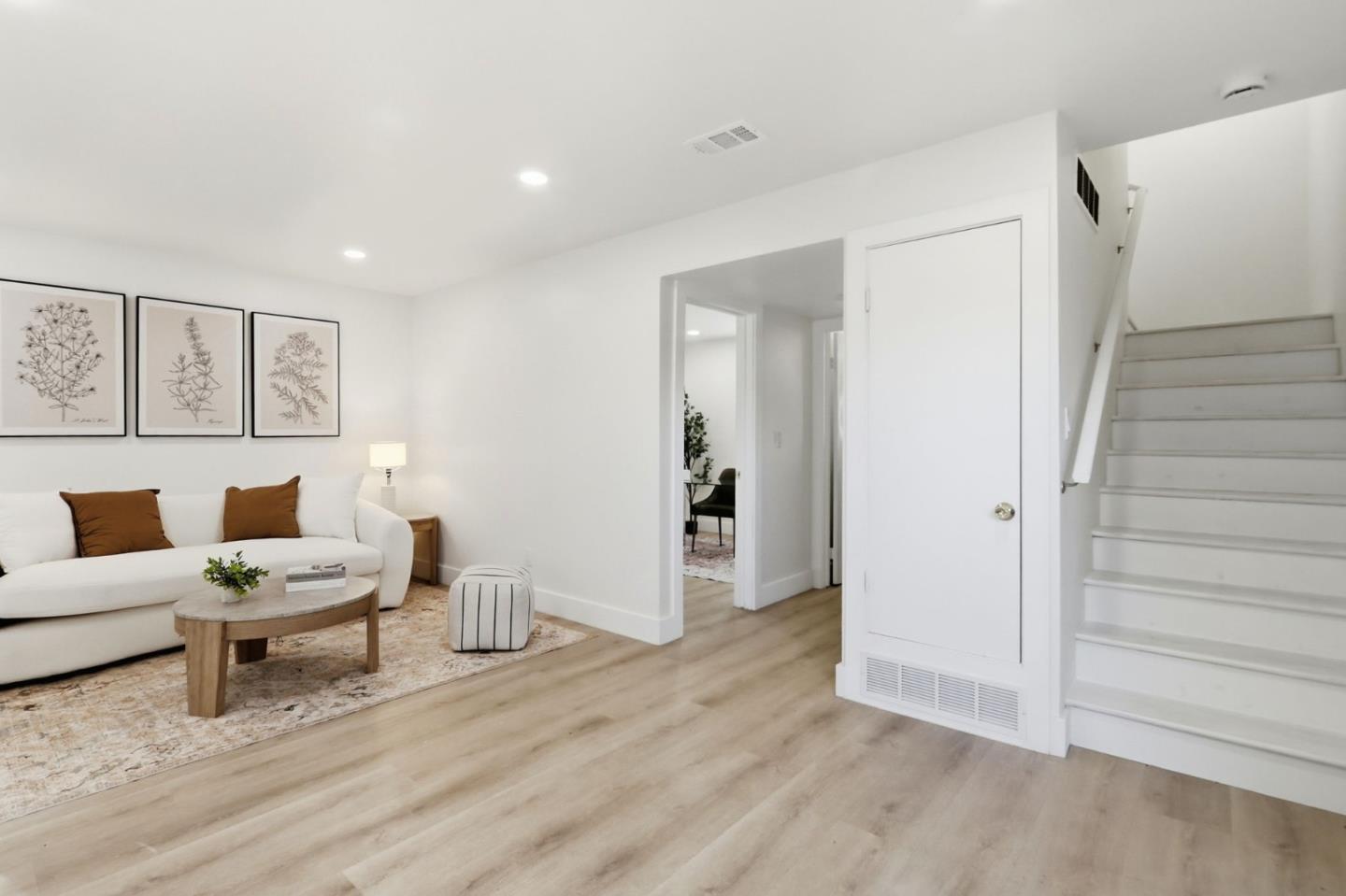 Detail Gallery Image 7 of 40 For 451 Carpentier Way, San Jose,  CA 95111 - 4 Beds | 2/1 Baths