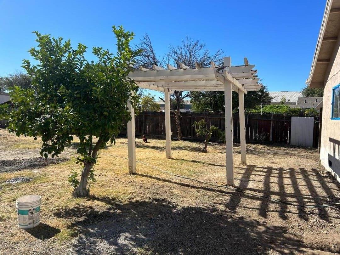 Detail Gallery Image 4 of 8 For 1410 Tanner Rd, Los Banos,  CA 93635 - 3 Beds | 1/1 Baths