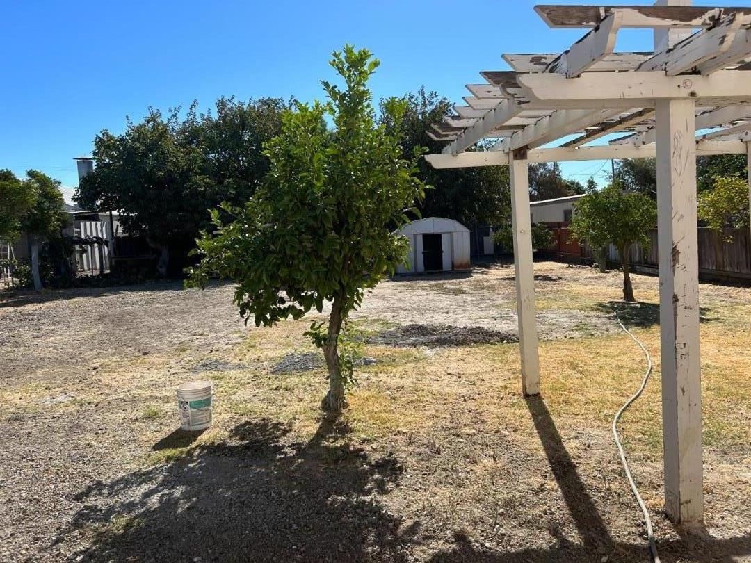 Detail Gallery Image 5 of 8 For 1410 Tanner Rd, Los Banos,  CA 93635 - 3 Beds | 1/1 Baths