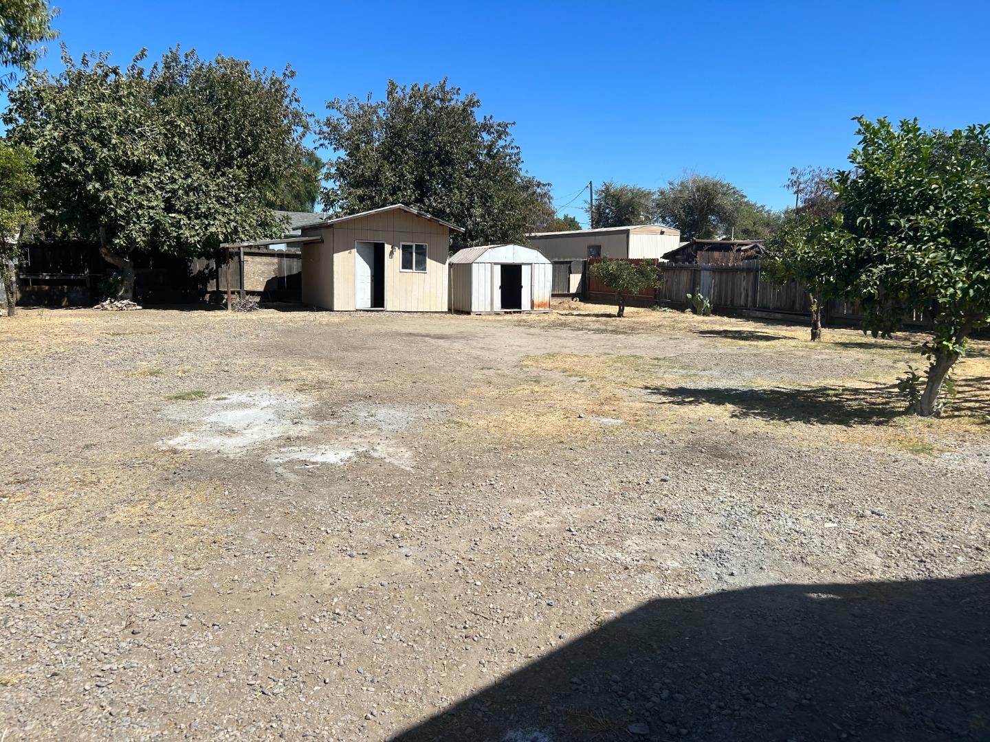 Detail Gallery Image 6 of 8 For 1410 Tanner Rd, Los Banos,  CA 93635 - 3 Beds | 1/1 Baths