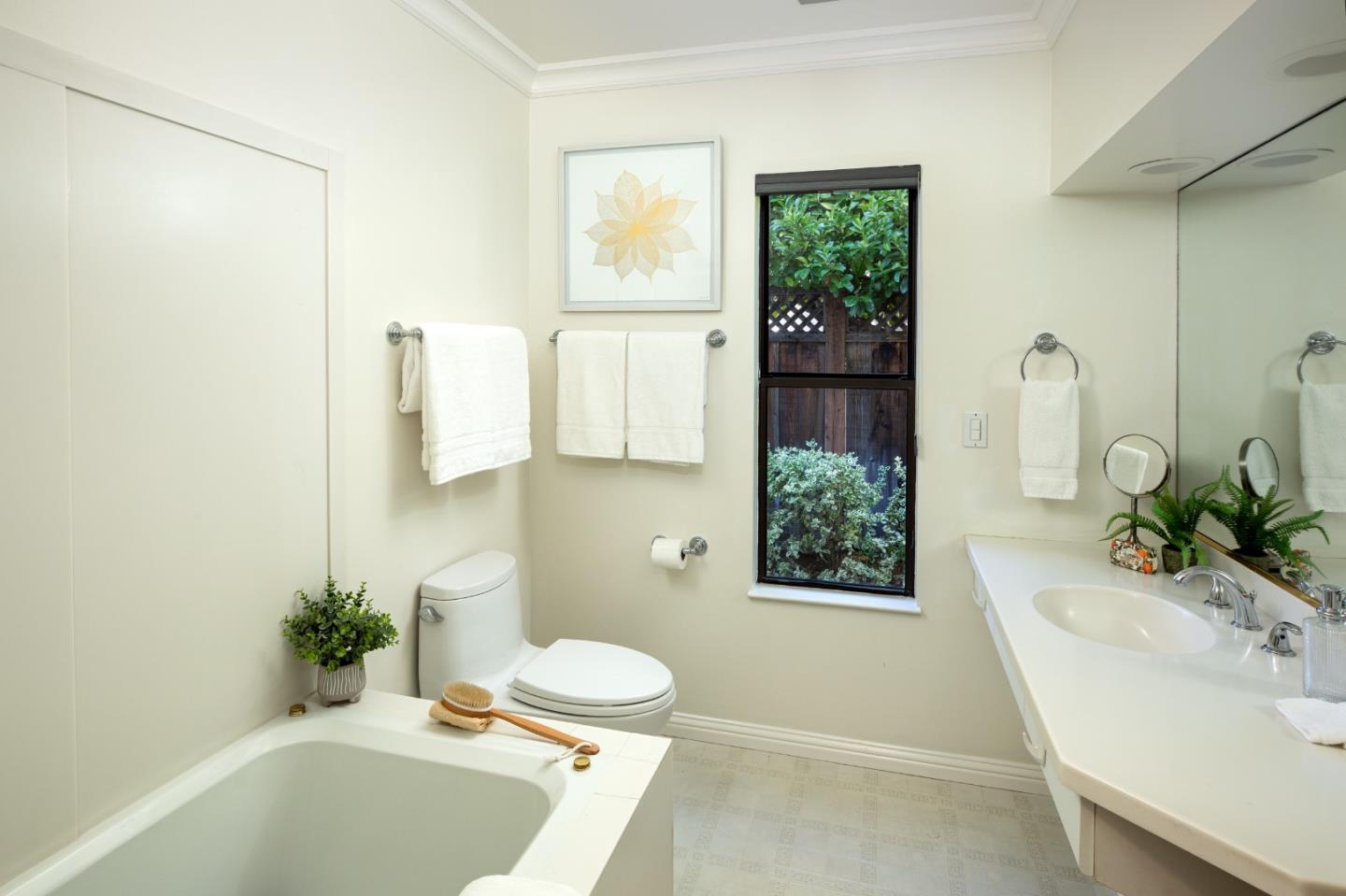 Detail Gallery Image 13 of 28 For 668 Tomi Lea St, Los Altos,  CA 94022 - 4 Beds | 3 Baths