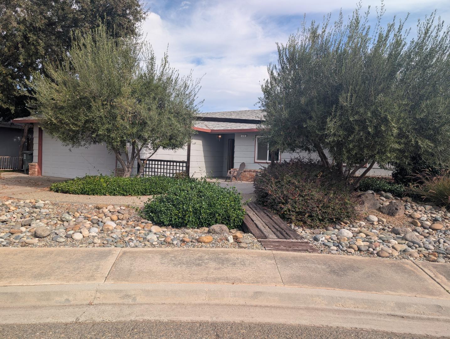 Detail Gallery Image 2 of 15 For 218 Tohara Ln, Waterford,  CA 95386 - 3 Beds | 2 Baths