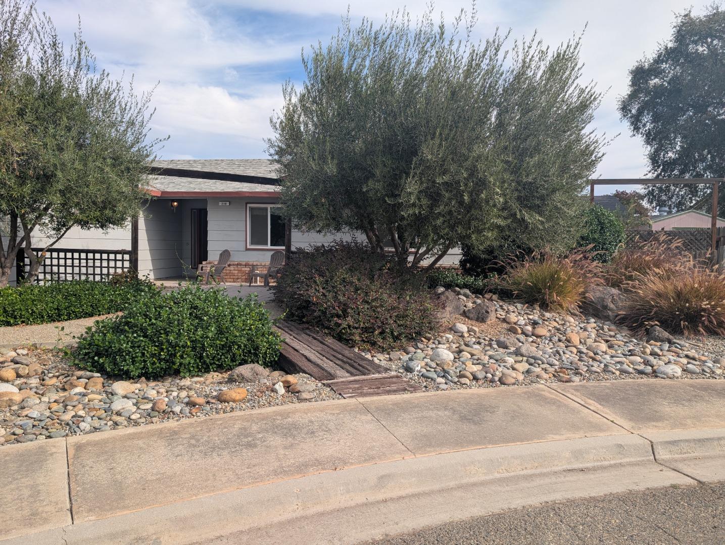 Detail Gallery Image 3 of 15 For 218 Tohara Ln, Waterford,  CA 95386 - 3 Beds | 2 Baths