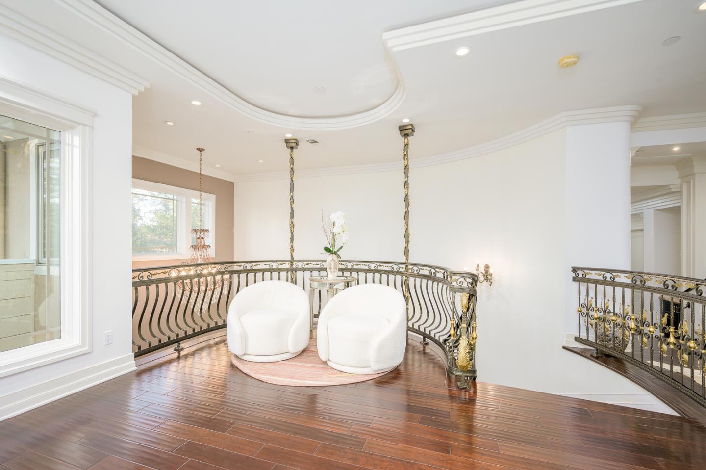 Detail Gallery Image 16 of 57 For 780 S El Monte Ave, Los Altos,  CA 94022 - 5 Beds | 4/2 Baths