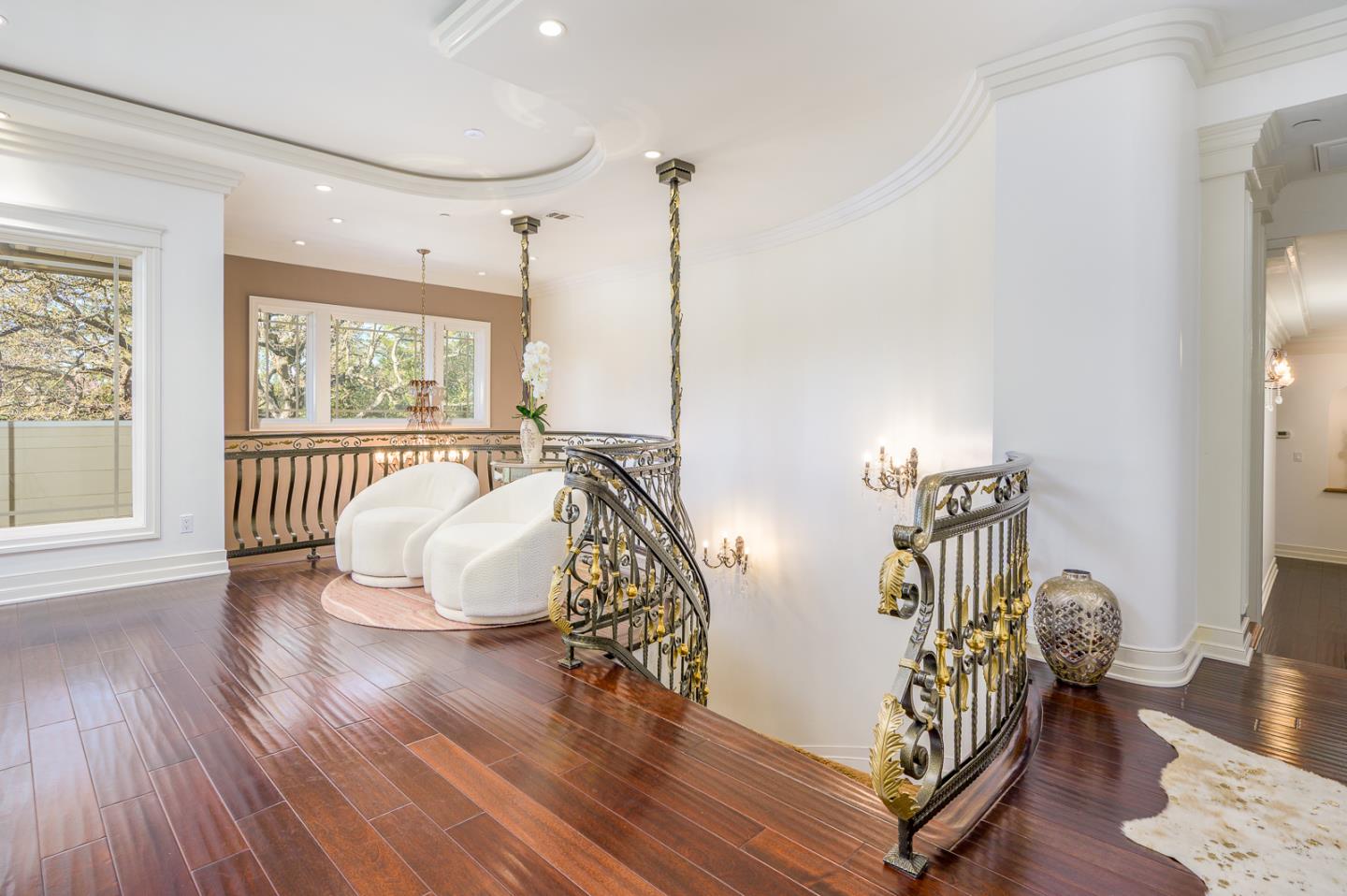 Detail Gallery Image 17 of 57 For 780 S El Monte Ave, Los Altos,  CA 94022 - 5 Beds | 4/2 Baths